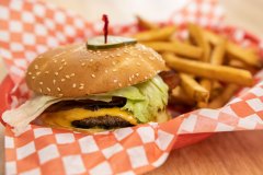 toad-river-lodge-hamburger